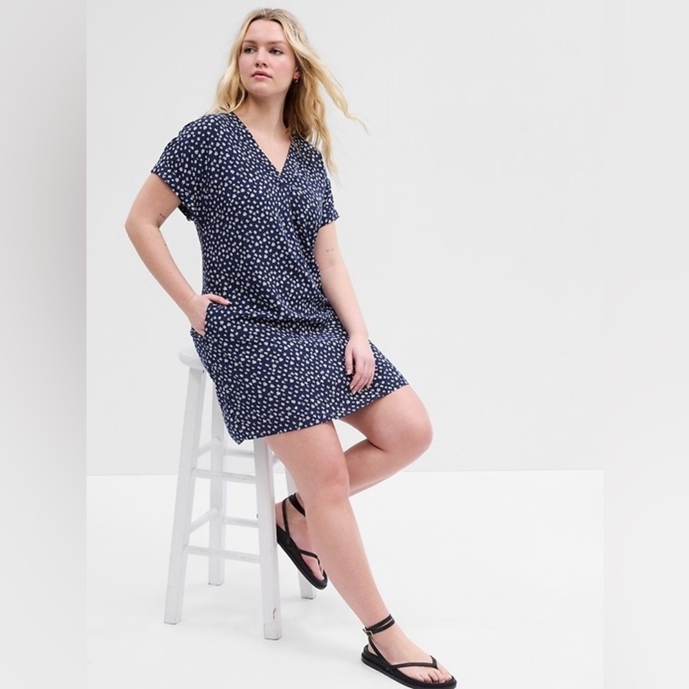 GAP Relaxed Sheath with Scoop Neckline (MEDIUM) - Picture 1 of 7